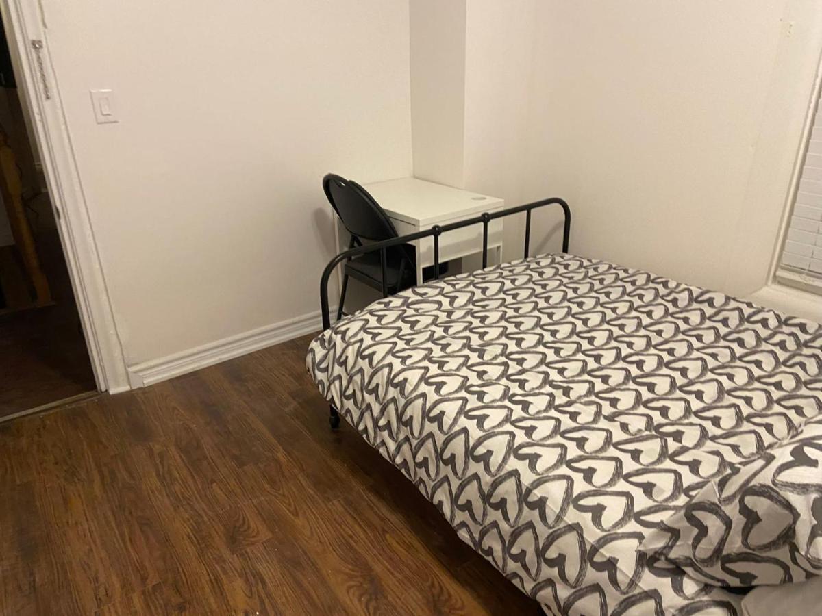 Budget Quad Room With En Suite Bathroom 36B Toronto Eksteriør billede
