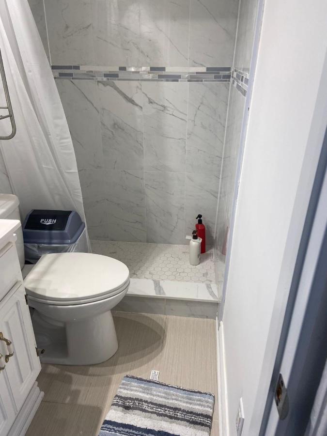 Budget Quad Room With En Suite Bathroom 36B Toronto Eksteriør billede