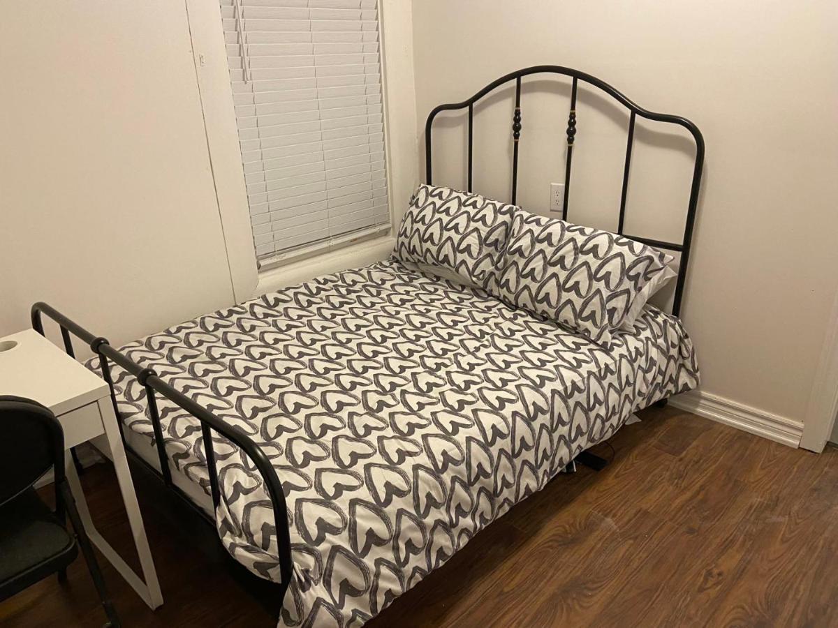 Budget Quad Room With En Suite Bathroom 36B Toronto Eksteriør billede