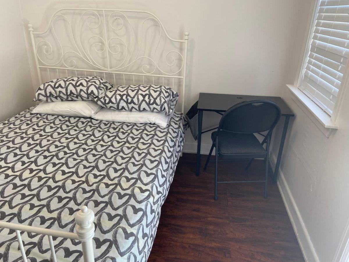 Budget Quad Room With En Suite Bathroom 36B Toronto Eksteriør billede